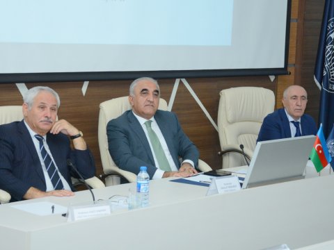 UNEC-də “Enerji daşıyıcılarının qiymətinə ekonofizik baxış” mövzusunda tədbir keçirilib