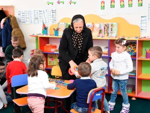 Ucqarlarda bağçaları əvəzləyən, valideynlərin övladlarına “dərs dediyi” fərqli tədris qrupları - FOTOLAR  