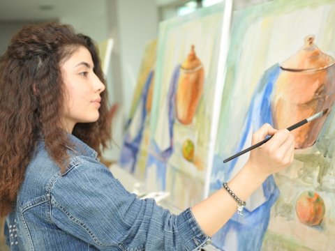 BMU tələbələrinə Dizayn ixtisası üzrə Rəsm və rəngkarlıq dərsləri keçirilir - FOTOLAR
