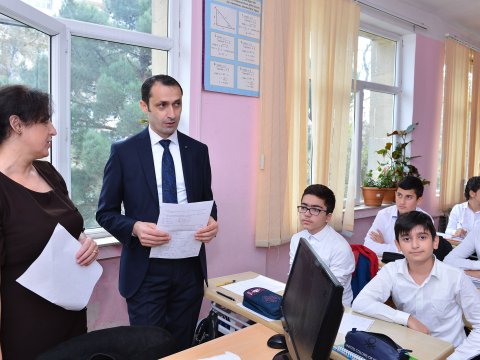 Jurnalistlər xüsusi siniflərin fəaliyyət göstərdiyi məktəblə tanış olublar - FOTOLAR