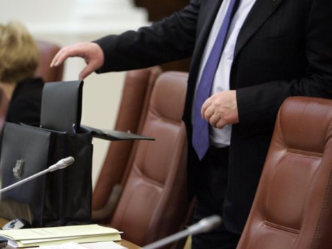 İşdən çıxarılan direktor hansı sənədləri təhvil verməlidir? - SİYAHI