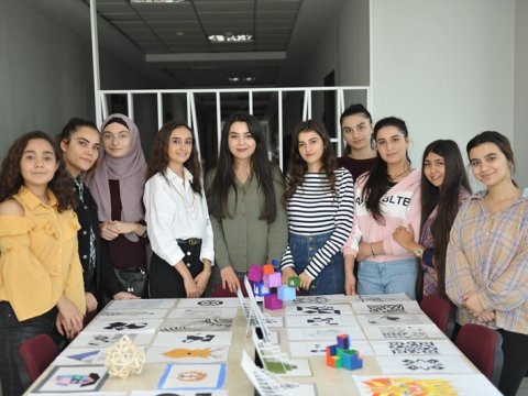 BMU-da I kurs tələbələrinin ilk sərgisi  