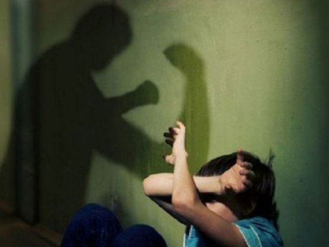  Məktəblini döyüb xəstəxanalıq etdilər