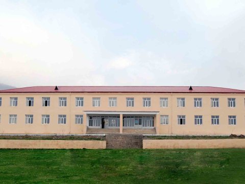 Təhsil şöbəsinin müdiri: “Şagird qaçarkən burnu turnikə dəyib və ...”  