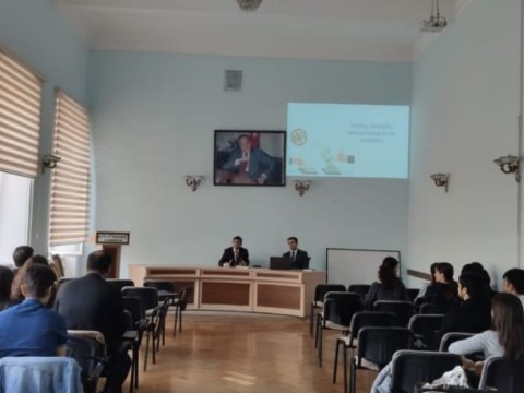 Tələbələr nağdsız ödənişlərlə bağlı maarifləndiriliblər  