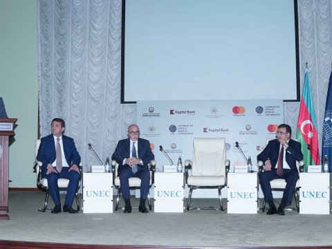 Azərbaycanda ilk: UNEC tələbələrinə “Smart tələbə kart”ları təqdim olunub - FOTOLAR  