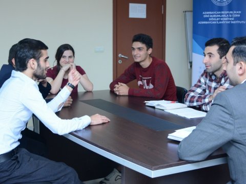 İlahiyyat İnstitutunda “Kimyagər” əsəri müzakirə olunub