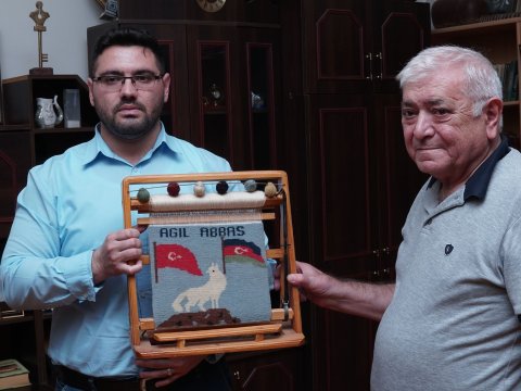 “Molla Nəsrəddin”i götürüb  “əsrin oğurluğu”nu edən, Dalinin albomuna 700 dollar verən Aqil Abbas – VİDEO