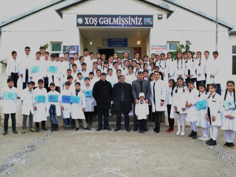 Mendeleyevi təmas xəttindəki məktəbə gətirən xanım müəllim - FOTOLAR  