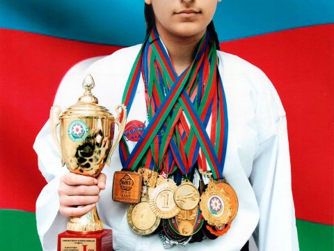 Daha 3 məktəbli qızıl medal qazanıb  