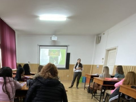 Turizm və Menecment Universitetinin müəllimi Rumıniyada tələbələrə mühazirə oxuyub