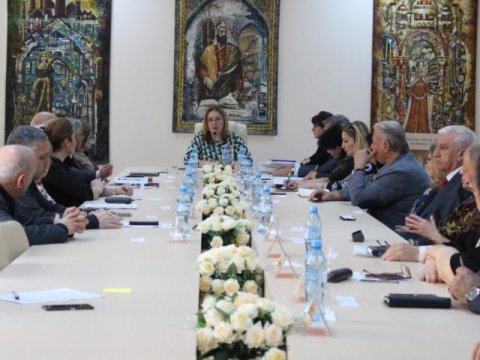 ADMİU da maaşları artırdı