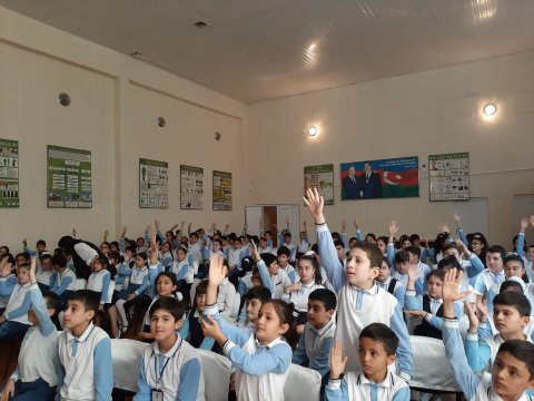 “Sağlam məktəbli” layihəsi çərçivəsində 27 ümumtəhsil müəssisəsində şagirdlərlə görüş keçirilib 