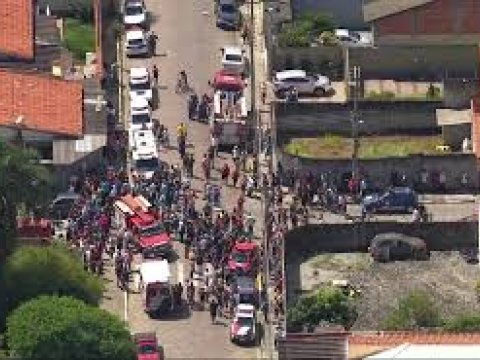 Məktəbə hücumda 2  yeniyetmə  güllələndi