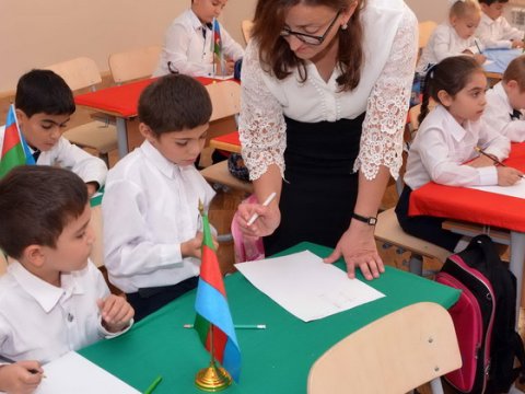 Fizika müəllimindən maraqlı TƏKLİF: “Summativlərin aparılması üçün ayrıca ştat yaradılsın”