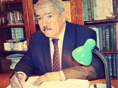 Yağlı ünvanlara yol tapıb reketçilik edənlər, orfoqrafiya qaydalarındakı qüsurlar... - Professorun “Amma və lakin”i