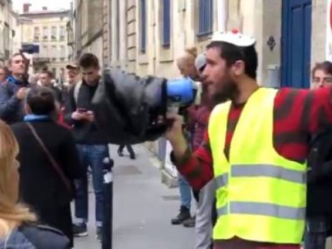 Fransada maddi çətinlik çəkən tələbə özünü yandırdı