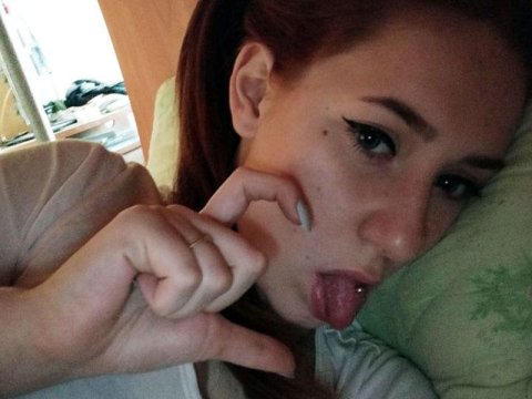 15 yaşlı qızlarının otağına girən valideynləri dəhşətə gəldi - Məktəbdə bıçaqlanıb, evə gəlibmiş