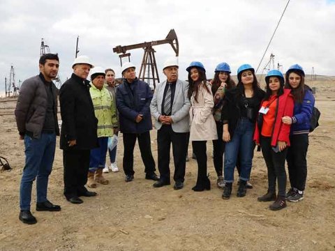 Azərbaycan Universitetinin tələbələri SOCAR-da  infoturda olublar