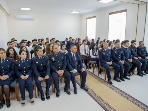 Orta İxtisas Polis Məktəbində tələbələrlə görüş
