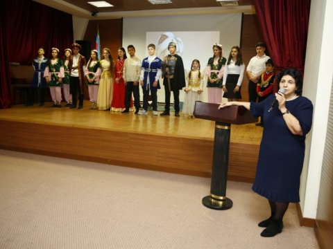 Təhsil Kompleksində ədəbi-bədii kompozisiya: Məndə sığar iki cahan...