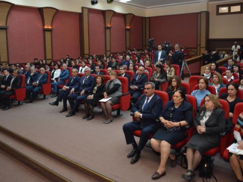 20 yaşlı Tibb fakültəsi