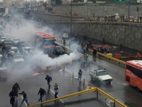 İranda məktəblər aksiyalara görə bağlanıb  