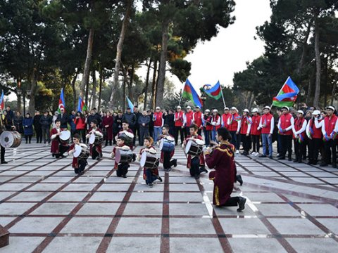 Suraxanı məktəbliləri bölgələrə yola salındı - Foto