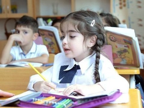 Məktəb əmlakına ziyan vuran şagirdin valideyni nə kimi məsuliyyət daşıyır? - Cavab