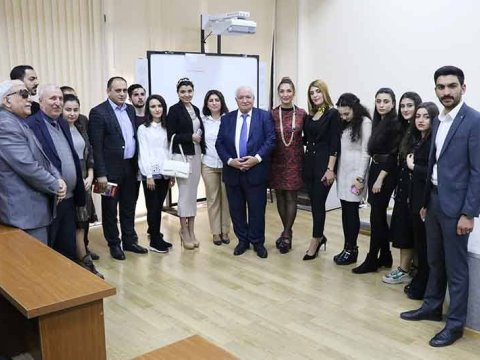 Azərbaycan Universitetində Xalq şairi Vahid Əziz ilə görüş olub