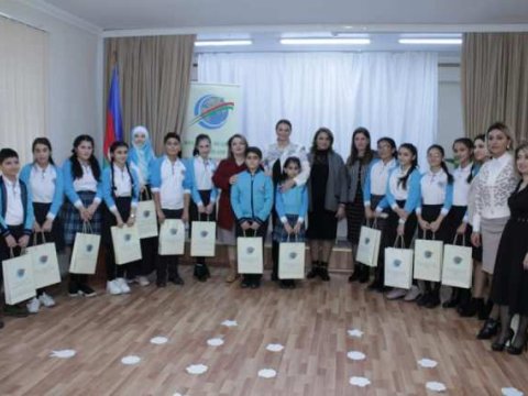 Deputat məktəblilərlə görüşdü - FOTO