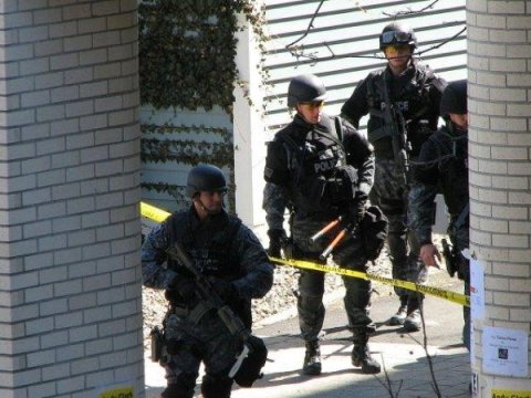 Məktəb binası yaxınlığında atışma olub