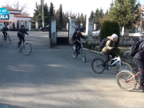 Bu məktəbin bütün şagirləri dərsə velosipedlə gedib-gəlirlər – VİDEO