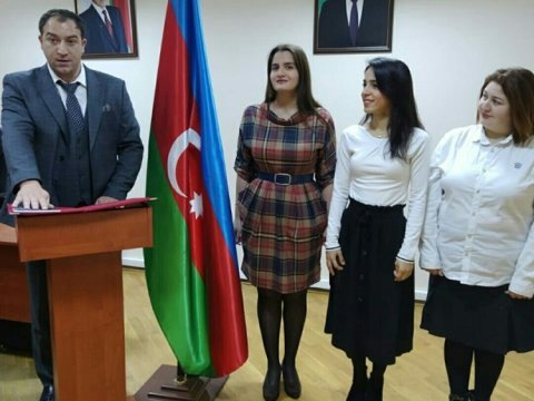 Müəllimlərinin and içdiyi, fərqli sinifli məktəbin direktoru: “Almanlar dedi ki, bunları tətbiq edin”