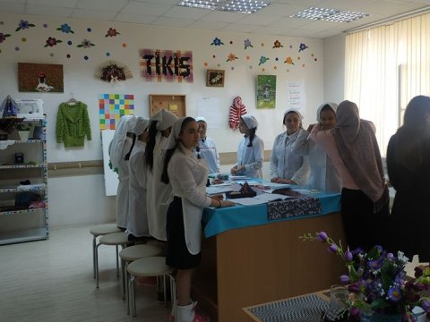 Peşə təmayüllü siniflərə mediatur – Təhsildə yeni xətt