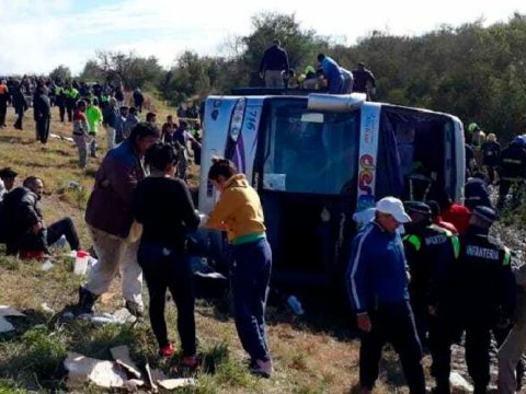 Argentinada məktəb avtobusu qəzaya uğrayıb, ölənlər var