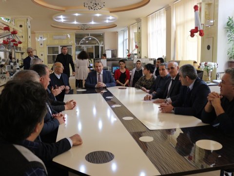 Tehranın Şərif Universitetinin professoru BDU-nun Nano Araşdırmalar Mərkəzində seminarda çıxış edib