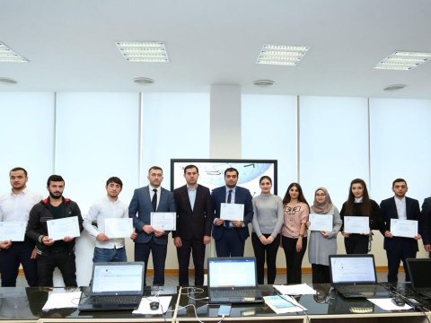 İlahiyyat İnstitutunun tələbələrinə  sertifikatlar verildi