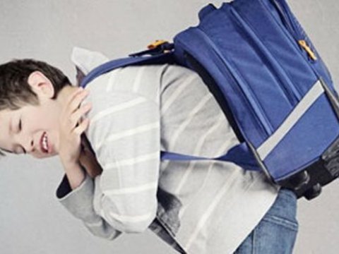 Ağır məktəbli çantalarının yaratdığı xəstəlik - Həll yolu