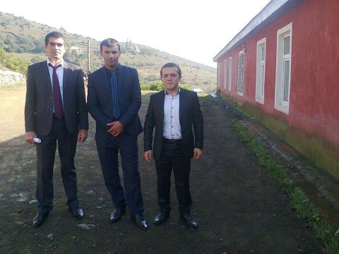 Ucqar  kənd müəlliminin  təsirli hekayəsi – Maşın keçməyən şaxtalı yolla dərsə gedənlər-FOTOLAR