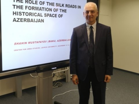 Beynəlxalq konfransda Azərbaycanın tarixi məkanının formalaşmasında İpək Yolunun rolundan danışılıb