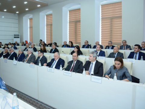 UNEC-də sahibkarlığın inkişafında vergi siyasəti müzakirə olunub