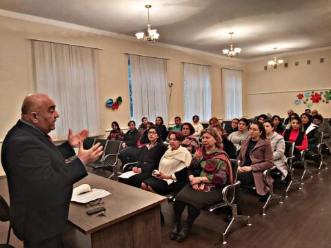 Valideynlər təhsil müəssisələrində