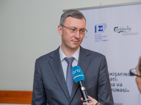 “Carlsberg Azerbaijan” və Azərbaycan Dövlət İqtisad Universiteti vergi siyasətinə dair dəyirmi masa keçirilib (FOTO)