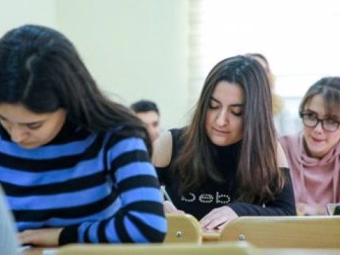 Sorğu nəticələrinə əsasən, respondentlərin  68%-i ixtisas qrupunu özü seçib