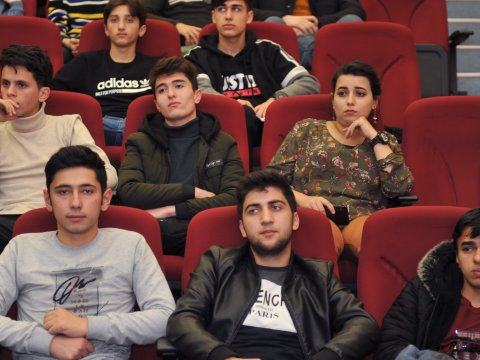Büdcə sistemi ilə bağlı tələbələrlə görüş