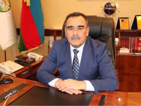 Rektor xadimə ilə rəqs etdi –Tələbələr isə alqışladı -VİDEO