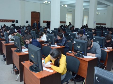 UNEC-də 16 minədək bakalavr və magistr imtahan verəcək