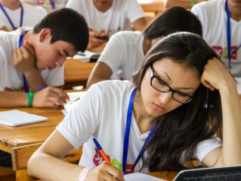 Qazaxıstanda universitetlərə qəbul QAYDALARI: ənənəvi və elektron imtahanlar