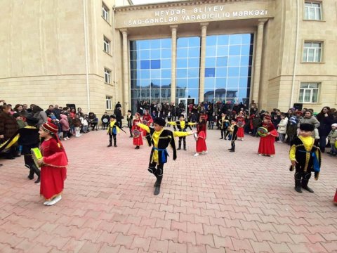 Heydər Əliyev Uşaq-Gənclər Yaradıcılıq Mərkəzində keçirilən Yeni il şənlikləri yaddaqalan olub